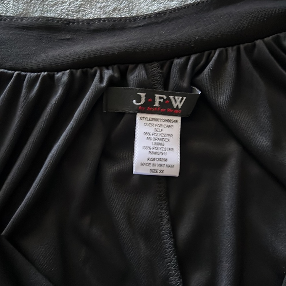 JFW Little black dress, 2X, no issues. Belt and gathered waist, open sleeves. - Picture 5 of 7